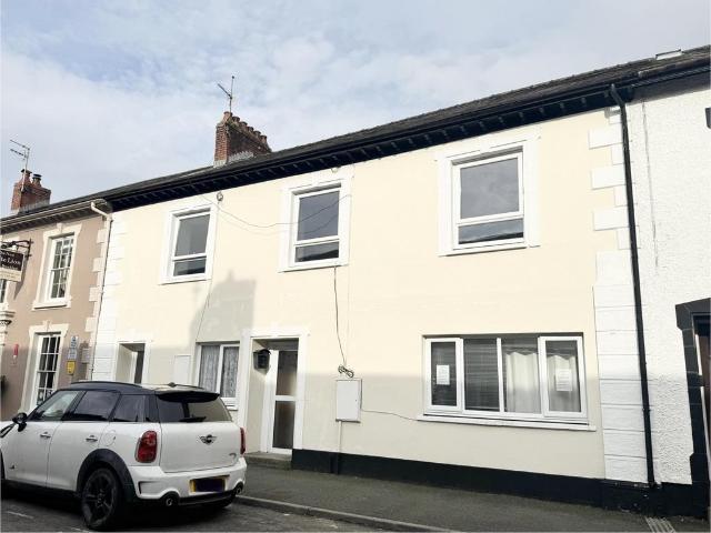 Terraced house for sale