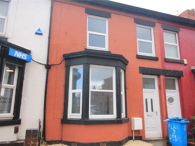 Terraced house for sale
