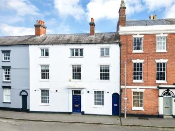 Terraced house for sale