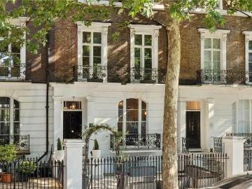 Terraced house for sale