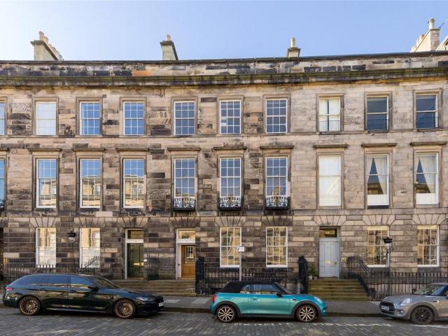 Terraced house for sale