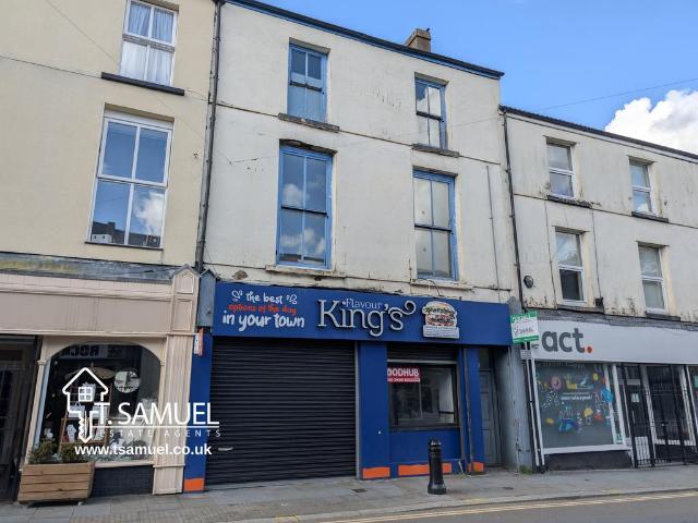 Terraced house for sale