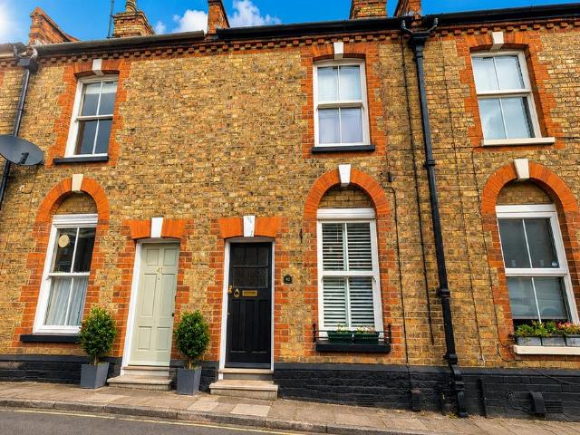 Terraced house for sale