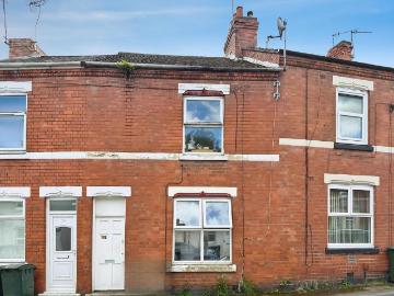 Terraced house for sale