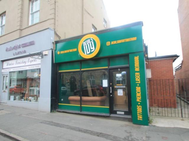 Terraced house for sale