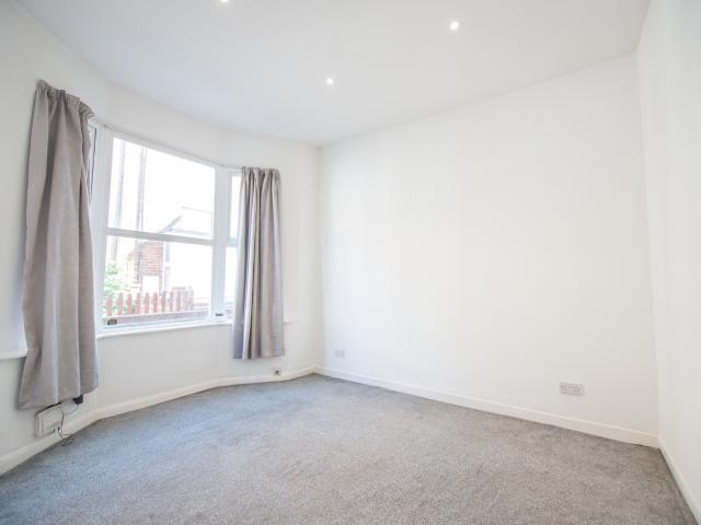 Terraced House in 9 Rosebery Avenue, Hull, HU5 2NL
