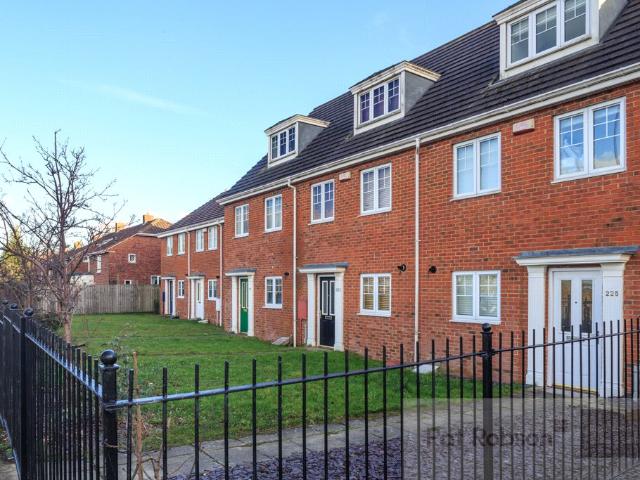 Terraced House Property to let Kenton Lane, Kenton £1,000pcm Pat Robson