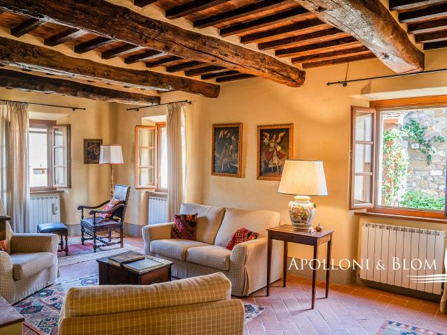 Terracielo in pietra con giardino, Val D'Orcia Toscana 289m² Radicofani