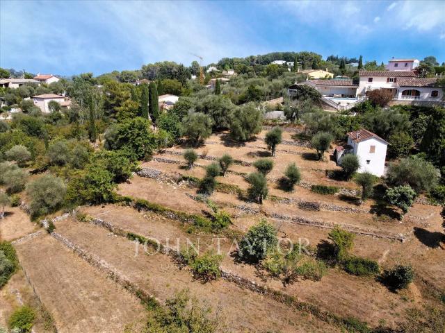 Terrain à bâtir avec vue panoramique dans le secteur de Cast. 51m² Mouans Sartoux