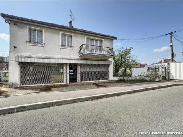 Terrain constructible, Local commercial, Appartement F4, Ensemble immobilier polyvalent