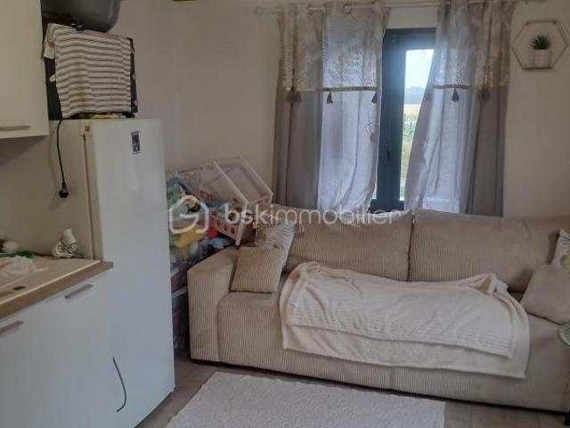 Terrain de loisirs clos de 2115m² avec studio et garage dans secteur calme