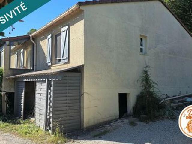 Terrain de 911m² en zone UC avec maison à réhabiliter