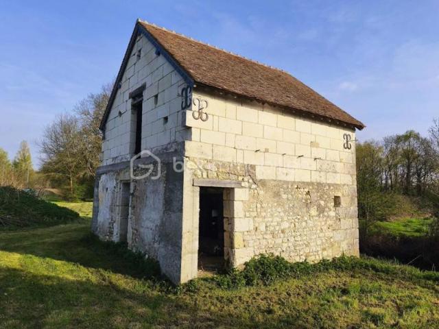 terrain loisir avec ancien moulin a eau