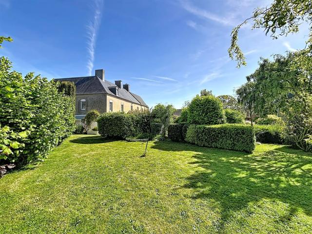Terrain Pour Chevaux, Bourg Tous Commerces ! 158m² Saint Jean de Daye
