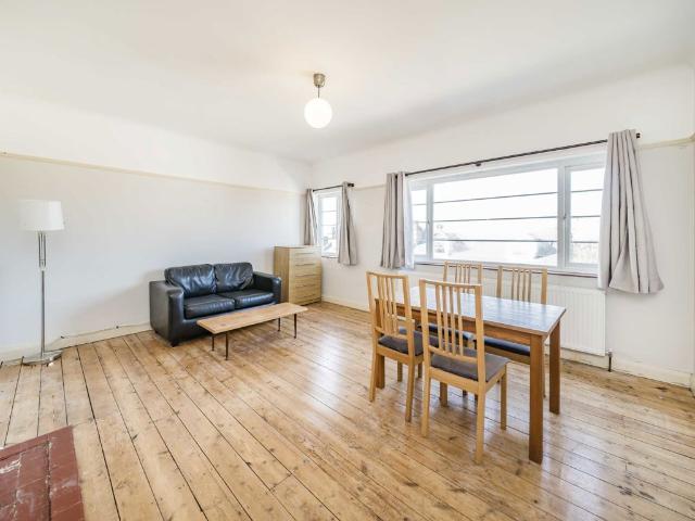 Terrapin Road, Balham SW17, 2 bed flat to rent, £2,250 pcm | PrimeLocation