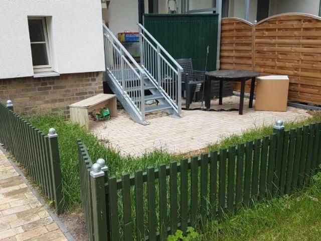 Terrasse mit eigenem Gartenanteil! Neuwertige Wohnung in stilvollem Altbau!