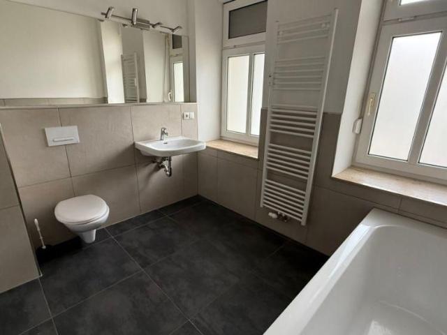 Terrasse Stellplatz mgl. Wanne u. Dusche Parkett Frei ab 1.4.26
