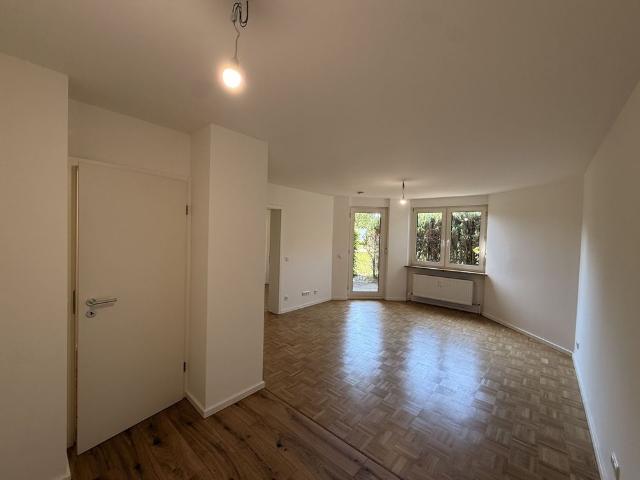 Terrassenwohnung mit 1,5 Zimmern und Parkett in München