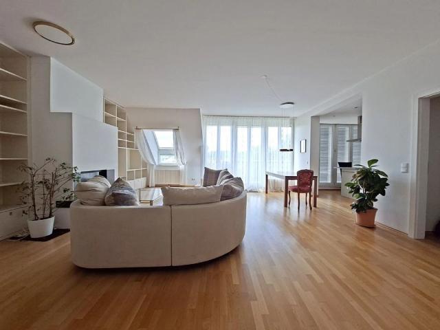 Terrassenwohnung mit herrlichem Ausblick 4 Zimmer 140m² 2 TG Stellplätze und Kamin Nächst Rosenhügel
