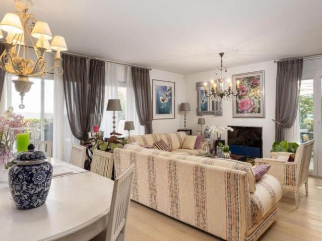 Wunderschöne Wohnung mit großem Garten, großer Terrasse und Blick auf