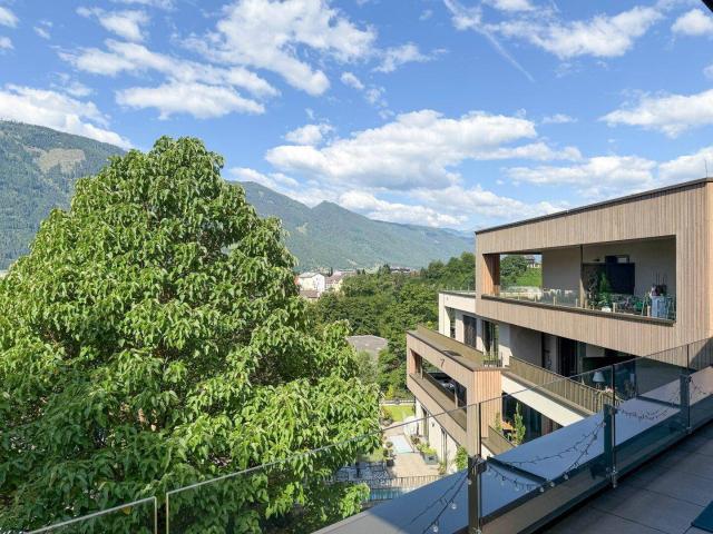 TERRASSEN GARTENWOHNUNG IM OBERSTEN GESCHOSS MIT BLICK AUF DIE STADT SPITTAL SOWIE AUF DIE UMLIEGENDE BERGWELT!