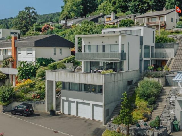 7.5 Zimmer Haus an bester Lage mit herrlicher Weitsicht bis in die Alpen