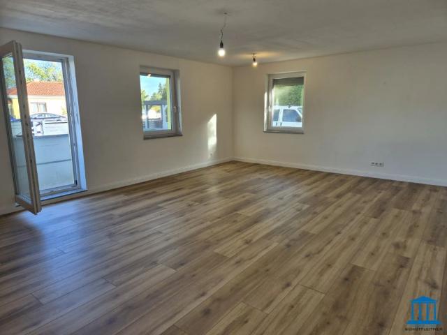 Terrassen Wohnung im Erdgeschoss mit Einbauküche und bis zu zwei PKW Abstellplätzen / Top 2