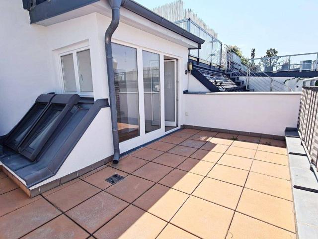 TERRASSENHIT NAHE STAATSOPER, klimatisiertes 110 m2 Dachgeschoss mit 20 m2 Terrasse, 3 Zimmer, Küche, 2 Bäder, Erstbezug, Opernring