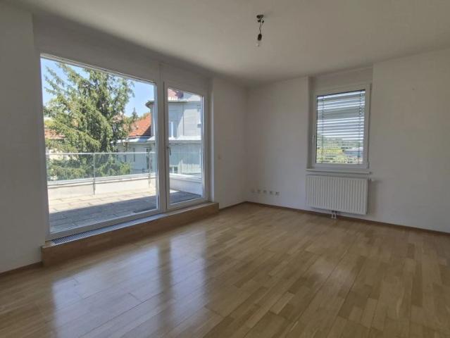 TERRASSENMIETE MIT 3 SCHLAFZIMMER