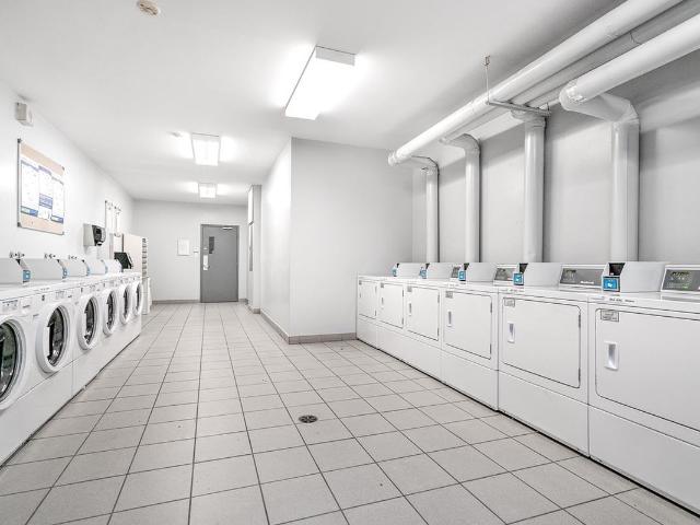 Terrasses Embassy Apartments Studio Apartment for Rent at 3440 Rue Durocher, Montréal, QC H2X 2E2 Milton Parc