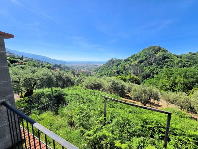 Terratetto con giardino e vista mare in vendita a Pietrasant. 180m² Pietrasanta