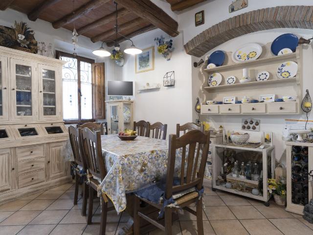 TERRATETTO in VENDITA a FIRENZE PERETOLA / BROZZI di 5 vani