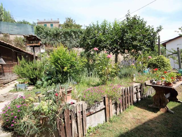TERRATETTO in VENDITA a PERUGIA FONTIGNANO di 6 vani