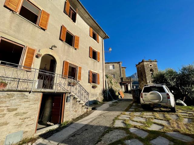 TERRATETTO in VENDITA a STAZZEMA Pruno di 11 vani