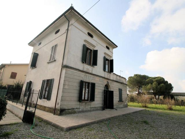 Terratetto libero su quattro lati con giardino in vendita a Altopascio, Spianate