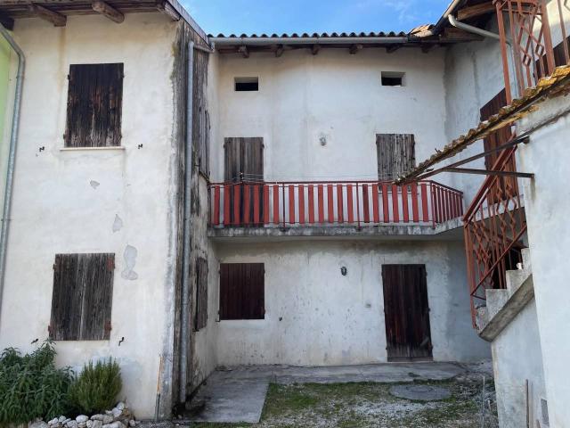 Terratetto plurifamiliare in vendita a Travesio