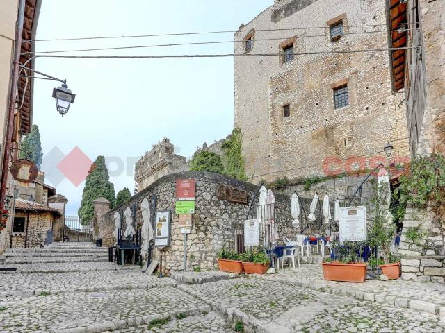 Terratetto plurifamiliare in vendita a Sermoneta