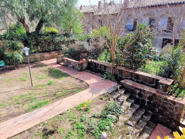 Terratetto unifamiliare indipendente in vendita a Sorano 80m² Sorano