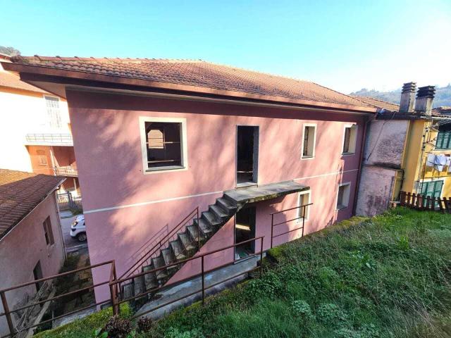 Terratetto Via Bartolomeo Parodi 215 14 vani 200mq