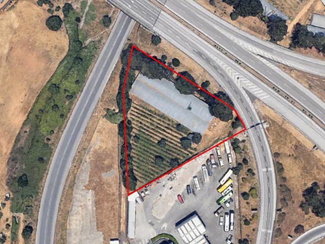 Terreno Multiusos com 3360m² junto às auto estradas em Alverca do Ribatejo