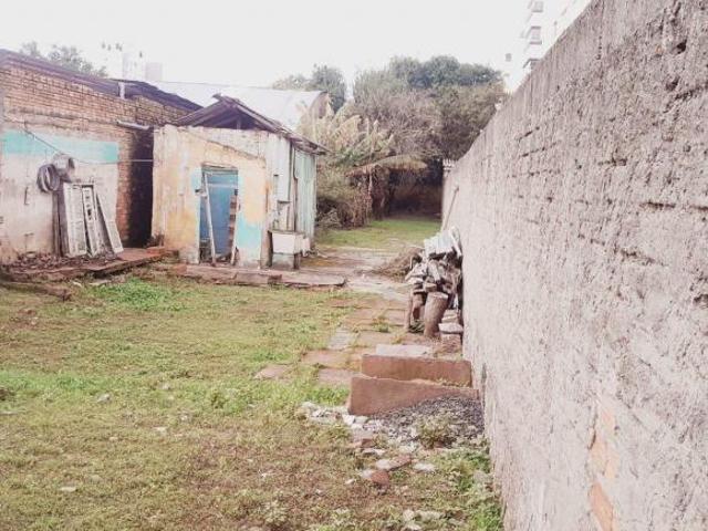 Terreno medindo 342,67m² no bairro Rio Branco/Santana em Porto Alegre
