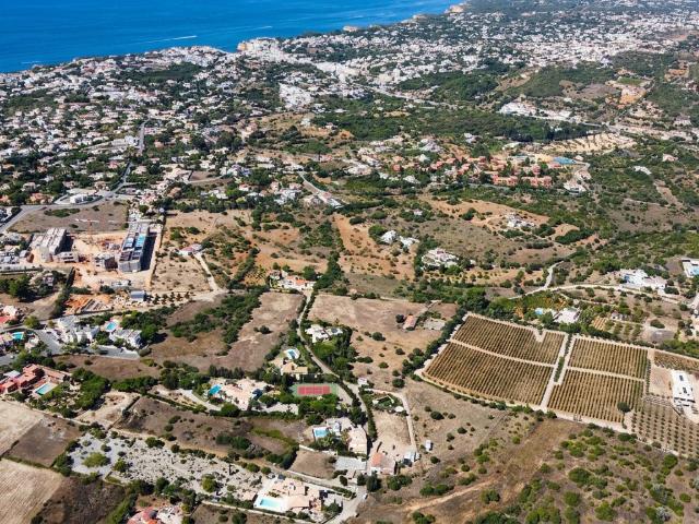 Terreno Misto com 2 Ruínas, Localização Premium em Carvoeiro