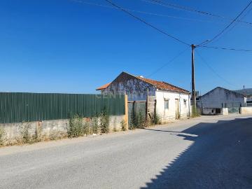 Terreno Misto com Casa em Santo Antão do Tojal – Entre o Campo e a Cidade