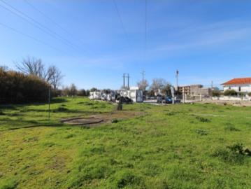 Terreno Misto com Potencial de Construção na Estrada dos Canaviais, Évora