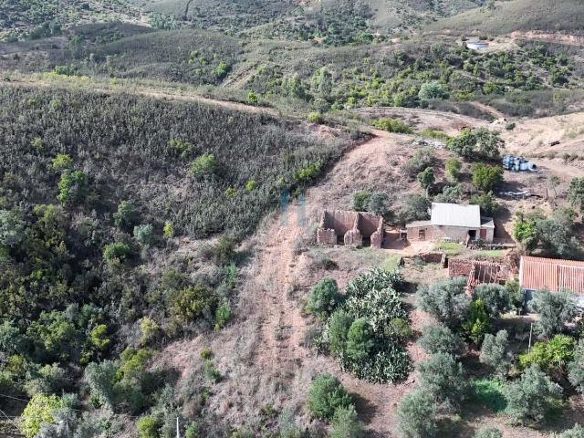 Terreno misto com Ruína e barragem