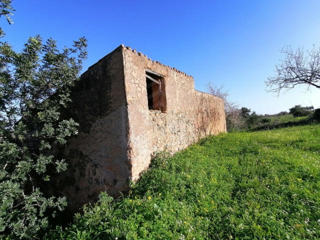 Terreno misto com ruína em Alcantarilha, Algarve