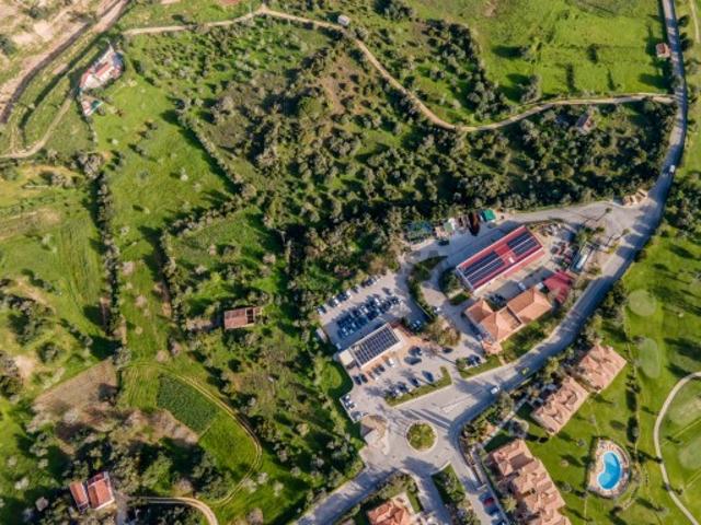 Terreno Misto com ruína junto aos Campos de Golfe do Gramacho Lagoa