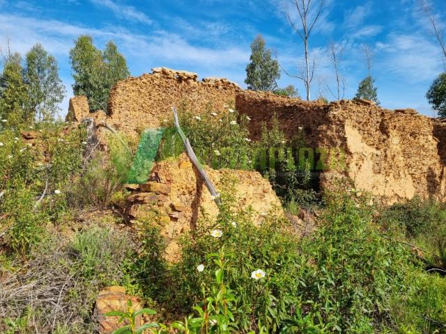 Terreno Misto com Ruína para Recuperar Silves