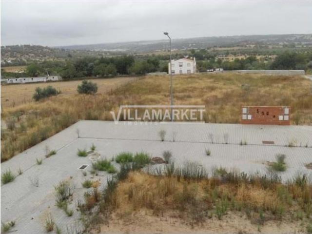 Lote de Terreno urbano da banca com 628 m2 para construção de armazém situado em Alvito Beja Alentejo