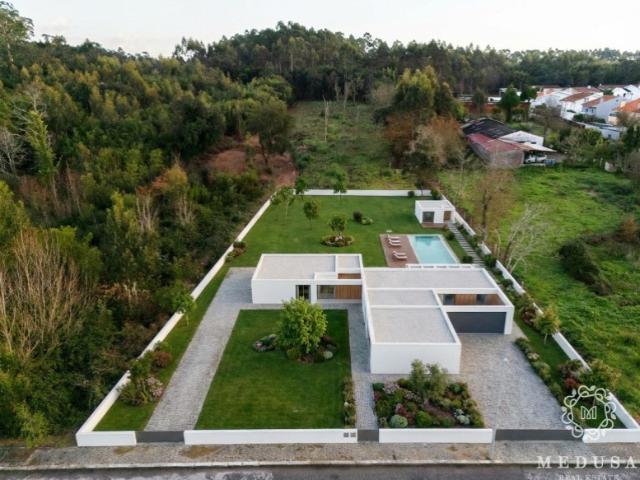 Terreno misto de 7000m2 a 10 minutos da praia